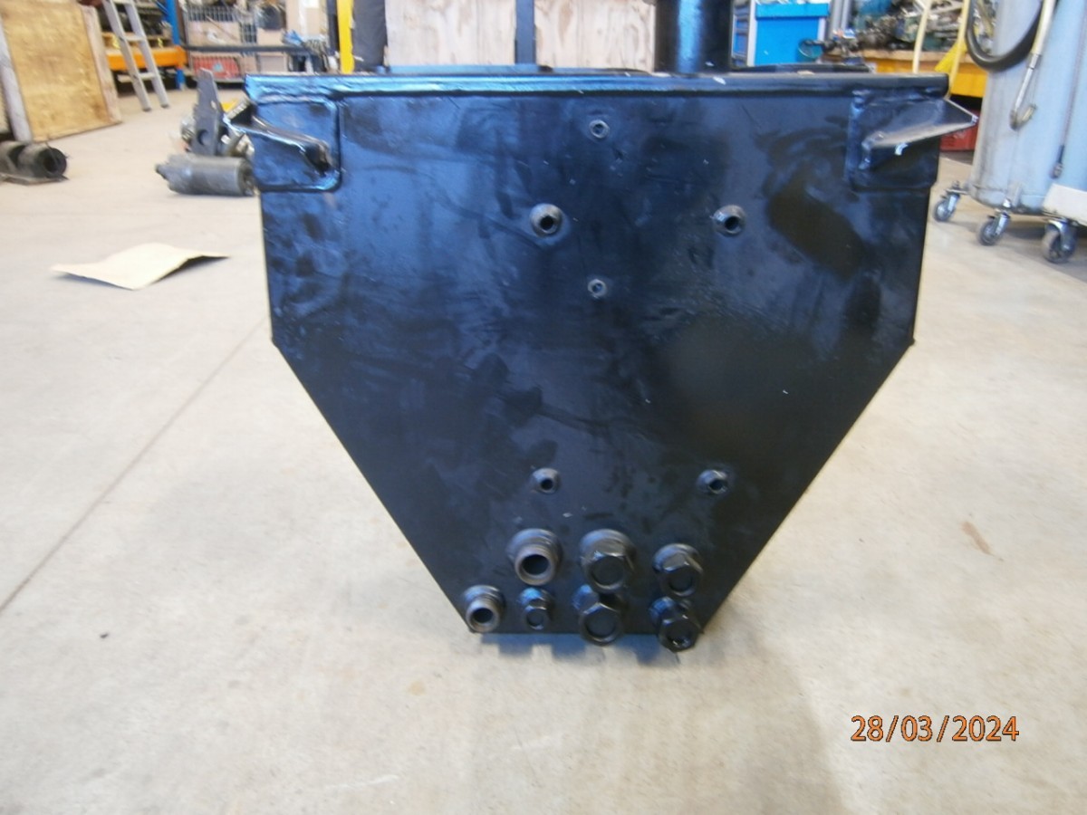 LH500 HYDRAULIKOELBEHAELTER MODIFIZIERT 1100877