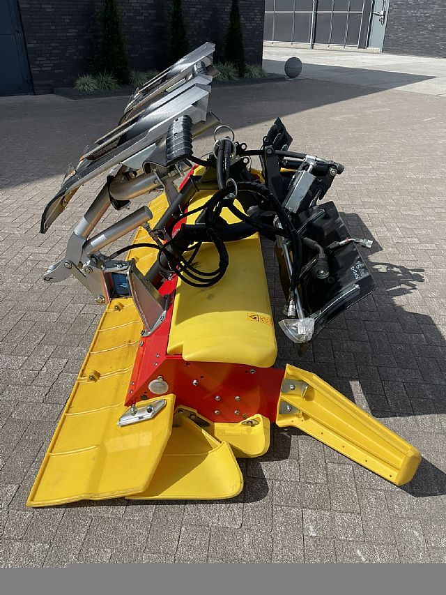 Kässbohrer Pistenbully PB100