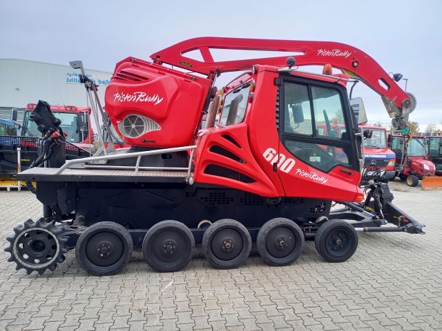 Kässbohrer PB 600 W, Service History
