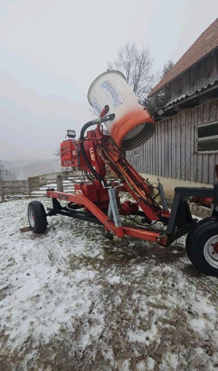Steiga / Kran mit Krpan Schneeerzeuger