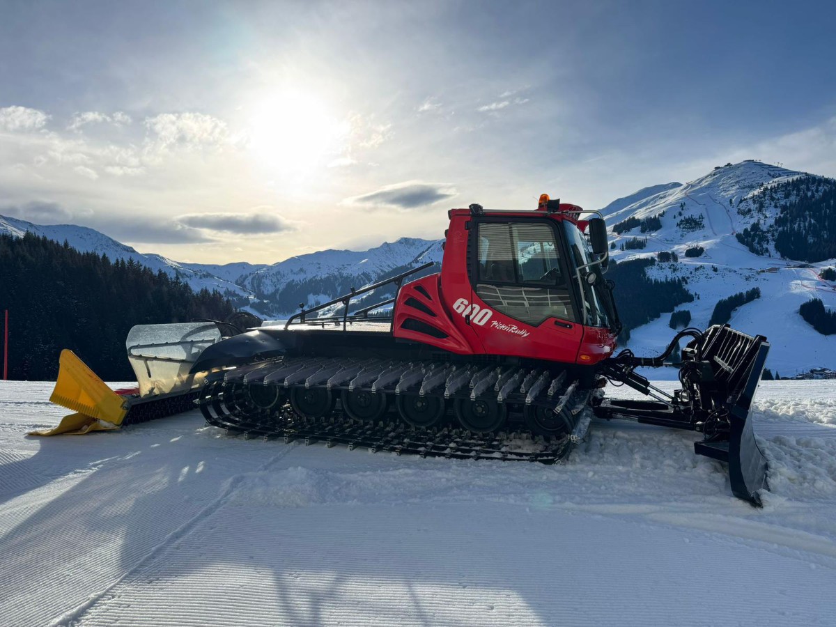 Kässbohrer PistenBully 600 Bj. 2006 mit 13.500h Pistenraupe Fräse