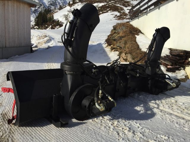 LEITNER TURBOFRÄSE: Randwallschleuder RS4500