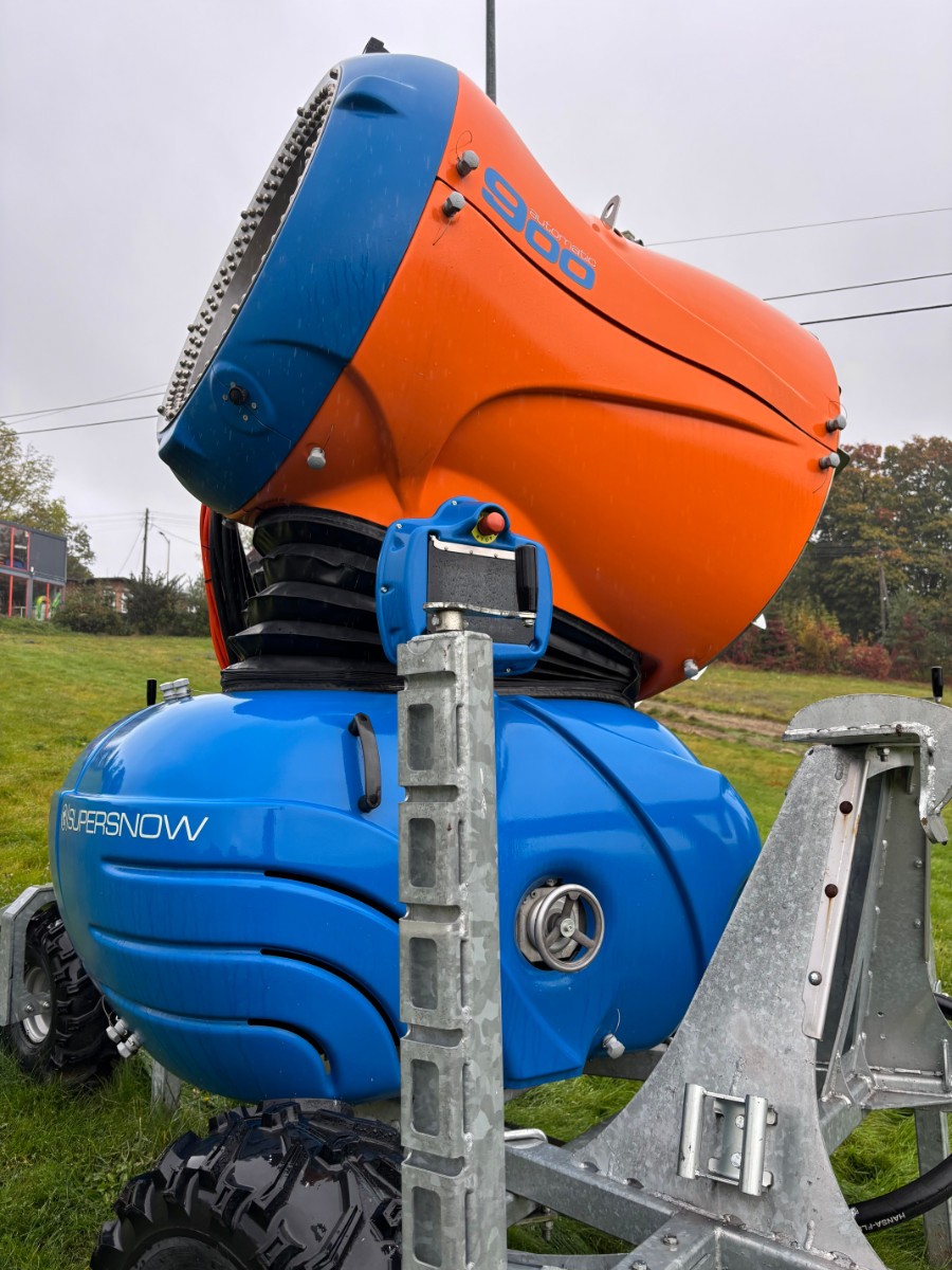 900
