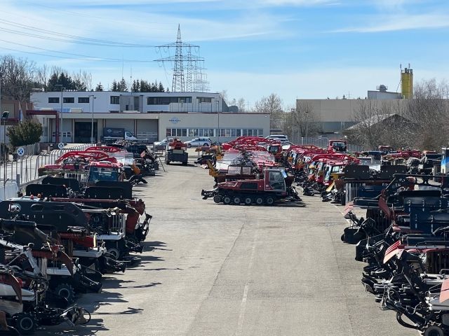 150 snow groomers on stock !!!