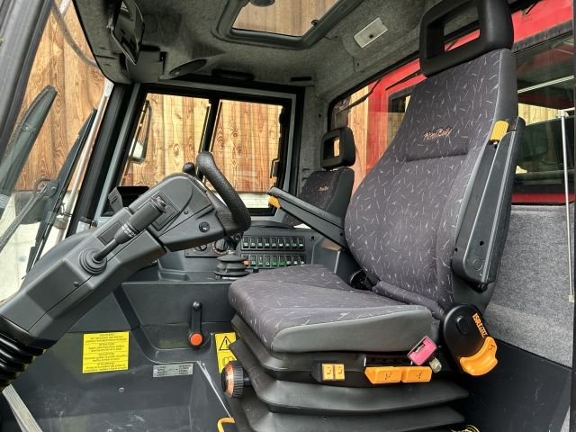 Pistenbully 100 mit Kabine
