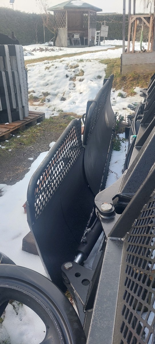 Husky mit Transportkabine