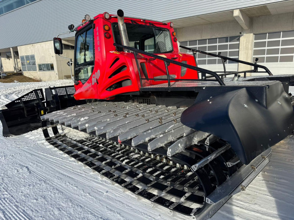 Kässbohrer PistenBully 600 Bj. 2006 mit 13.500h Pistenraupe Fräse