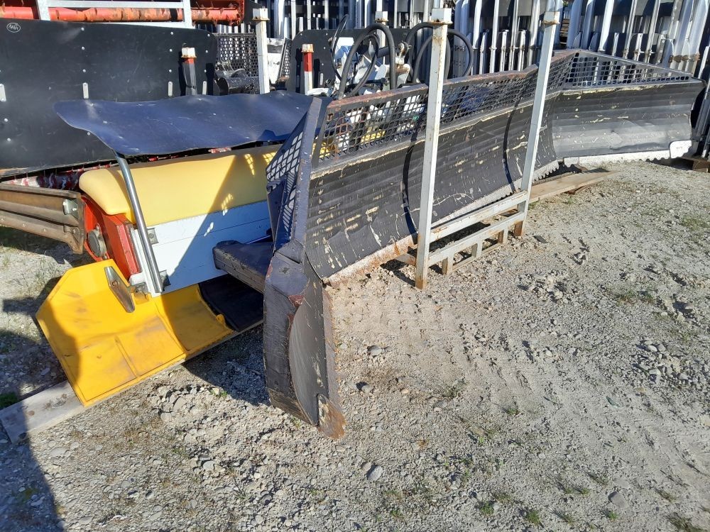 Pistenbully 300 mit Personenkabine