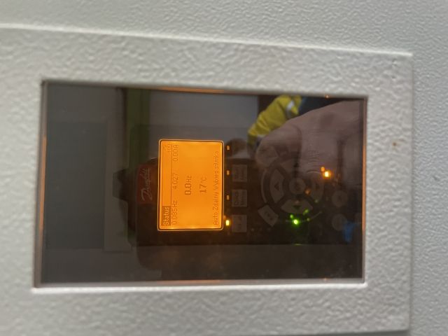 Mobile pump in a container