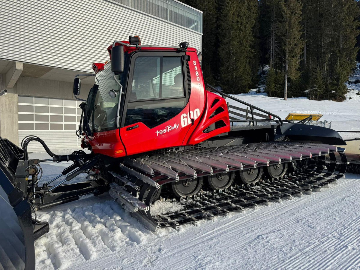 Kässbohrer PistenBully 600 Bj. 2006 mit 13.500h Pistenraupe Fräse