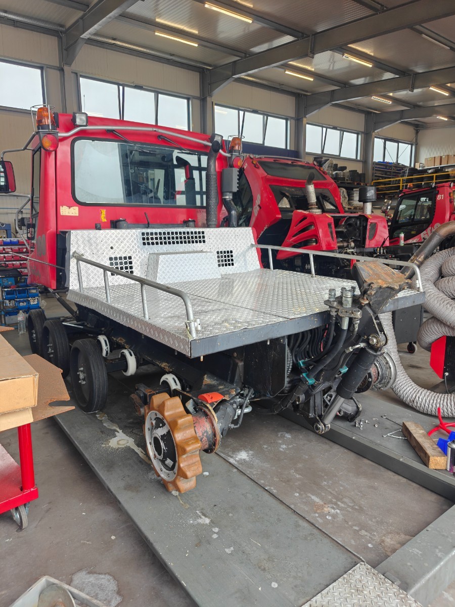 PistenBully 100 PT-329